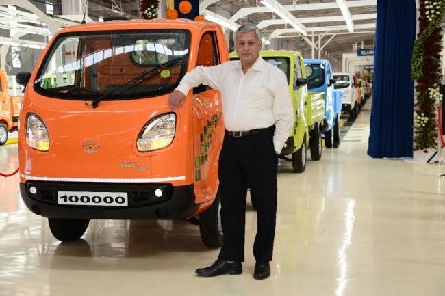 Tata Motors celebrates the roll-out of 100,000th Tata ACE Zip at the Dharwad plant