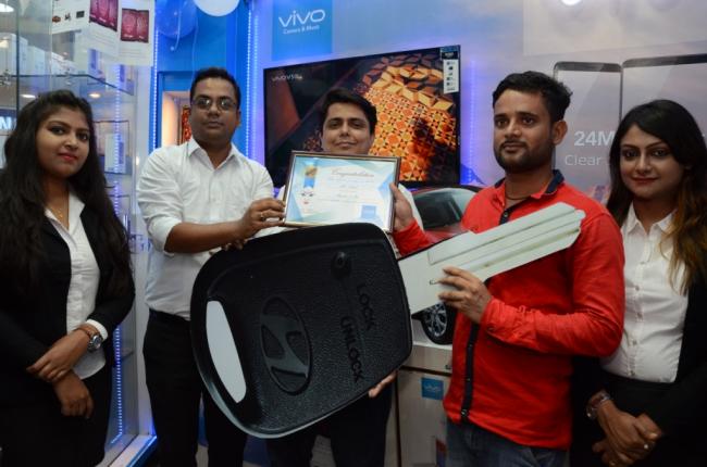 VIVO makes festive season more colorful