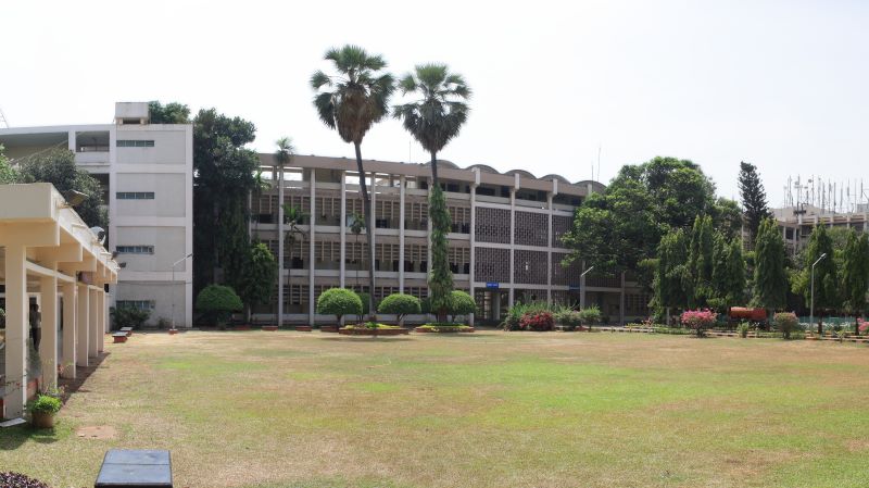 IIT-Bombay witnesses avg salary increase by 7.7% amid decline in student placements