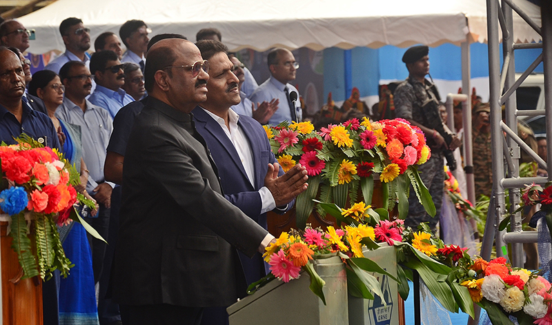 GRSE Managing Director Cmde P R Hari with West Bengal Governor C.V. Ananda Bose at the ceremony. Photo by Avishek Mitra/IBNS