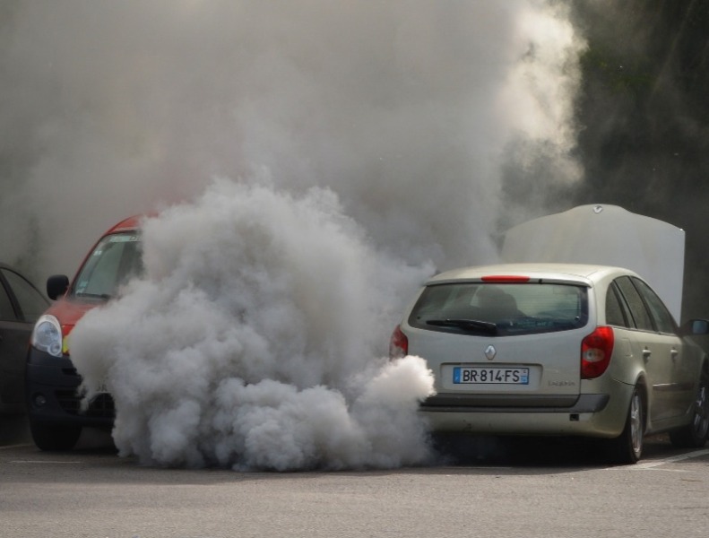 Car passengers can reduce pollution risk by closing windows and changing route, says study