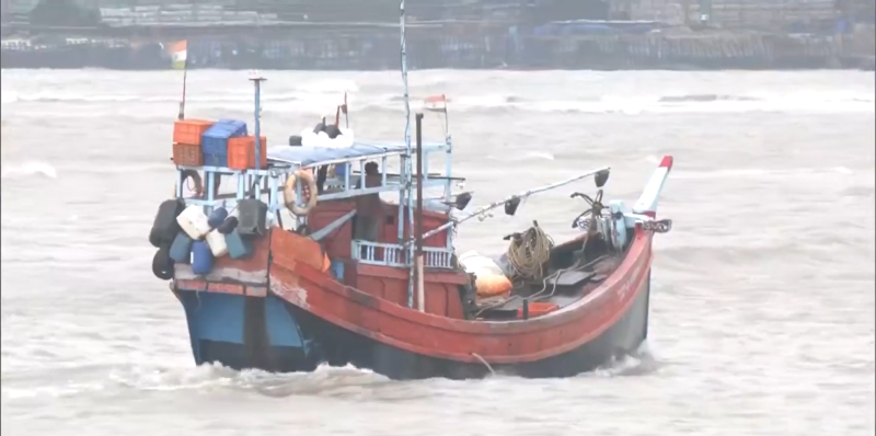 Cyclone Dana moves closer to Odisha and West Bengal, heavy rains in both states