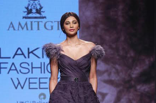 LFW: Daisy Shah walks the ramp as show stopper