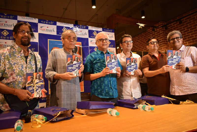 Sandip Ray launches actor Siddhartha Chatterjee's book Feludar Prothom Topse in Kolkata
