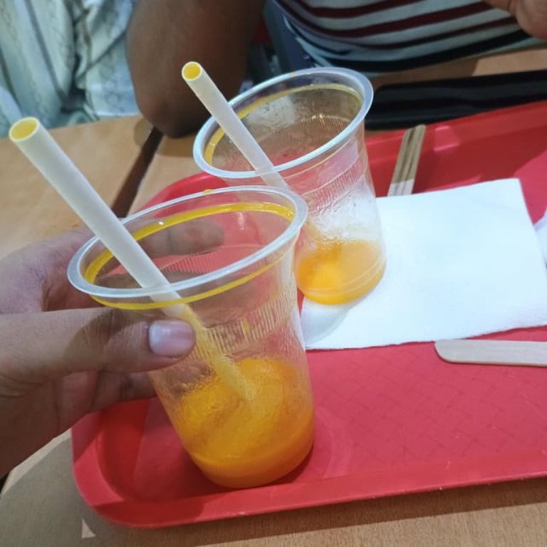 Customer charged an extra Rs. 40 for a plastic glass when he had mango juice in Mumbai mall, internet reacts