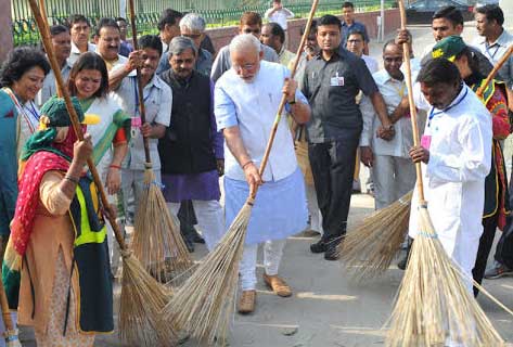 PM Modi nominates new Clean India nominees