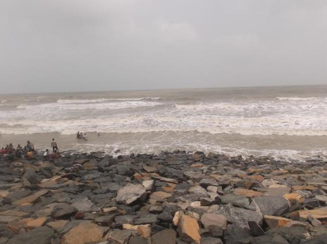 WB: Kharagpur IIT students drown in Digha sea