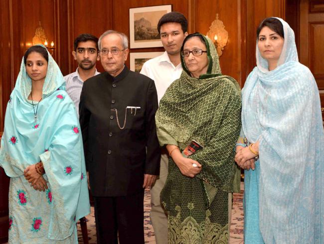 Geeta calls on President Pranab Mukherjee