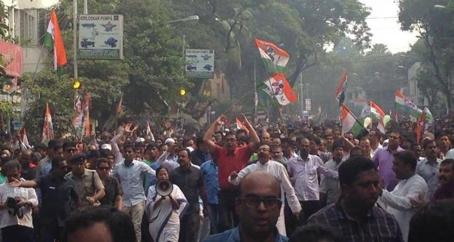 Demonetisation: Lefts' strike fails to throw Bengal out of gear, Mamata's mega march stops Kolkata