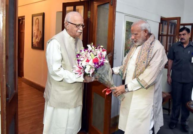 PM Modi meets LK Advani, extends birthday greetings