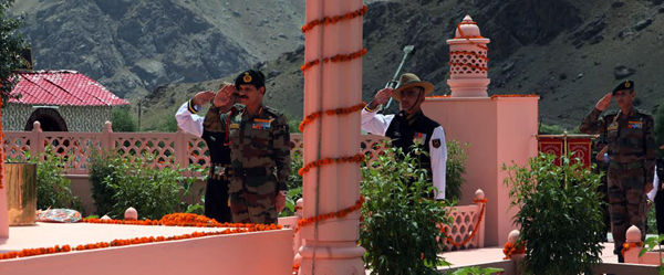 Army Chief pays homage to martyrs on 17th Kargil Vijay Diwas