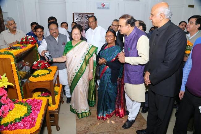 Sumitra Mahajan launches cashless facility in Parliament canteens