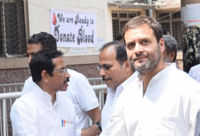 Rahul Gandhi went to Ram Manohar Lohia hospital, detained 