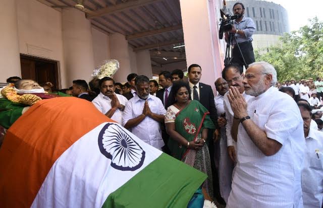 Arvind Kejriwal reaches Chennai, pays tribute to Jayalalithaa