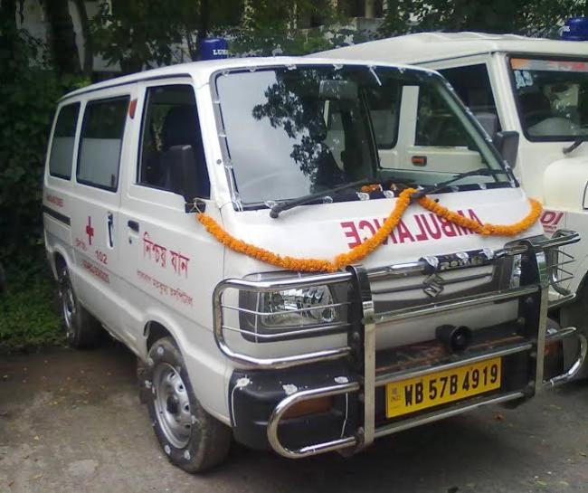 West Bengal: Free-ambulance's driver haggle over fare, child dies outside Barasat hospital