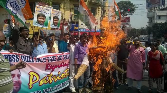 JNU row: Congress demonstrates in Kolkata ahead of Modi's visit