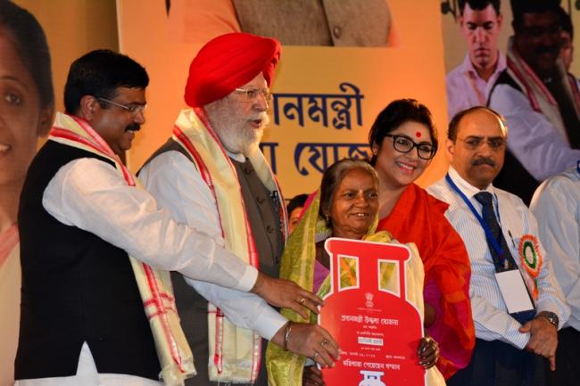 Union Minister launches clean cooking fuel scheme for BPL women in West Bengal 