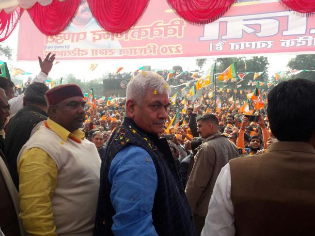 Union Minister Manoj Sinha injured in road mishap