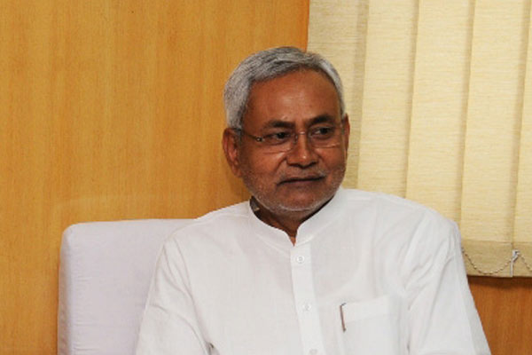 Officials sleeping over people's problems will face dismissal, says Bihar CM 