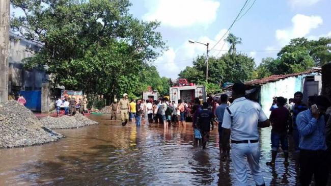 Massive fire breaks out in Kolkata chemical factory, firefighting ops underway 