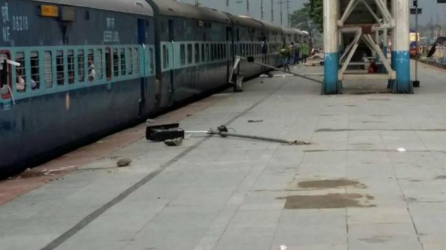 West Bengal: Group-D job aspirants from Bihar go on rampage, ransack trains, stations