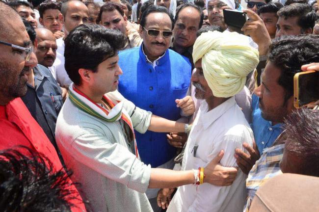 Jyotiraditya Scindia arrested while trying to visit Mandsaur