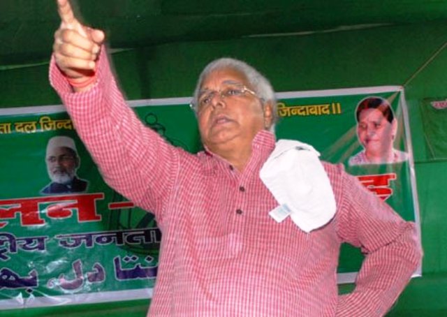 IT dept slaps charges against Lalu family under Benami Transactions Act