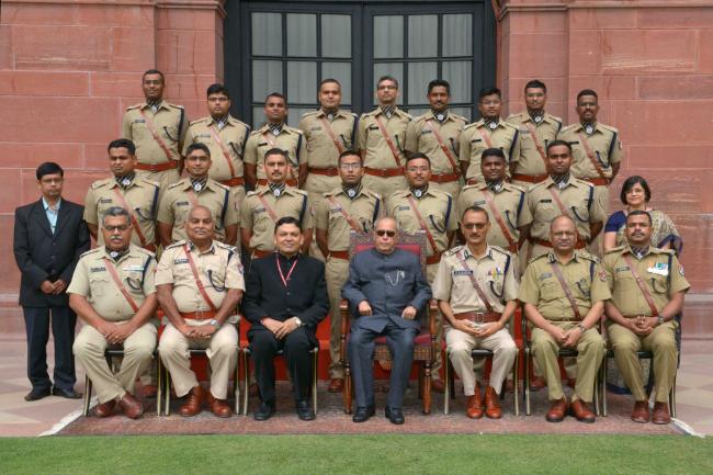 Probationers of Railway Protection Force call on the President 