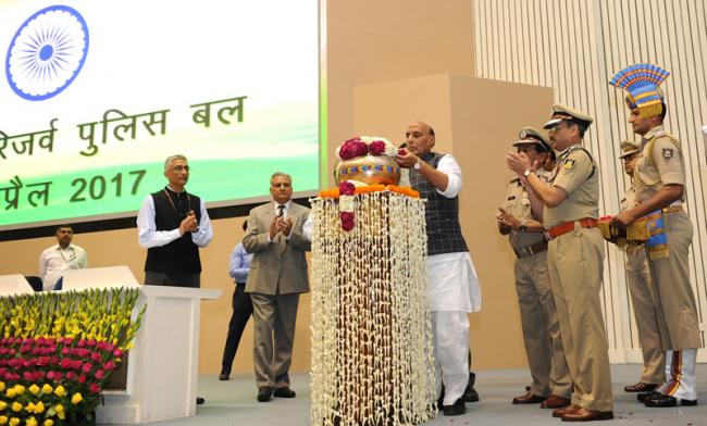 Rajnath Singh inaugurates web portal â€œBharat ke Veerâ€ 