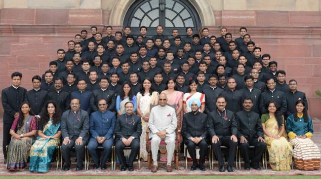 Probationers of the Indian Forest Service call on the President Kovind