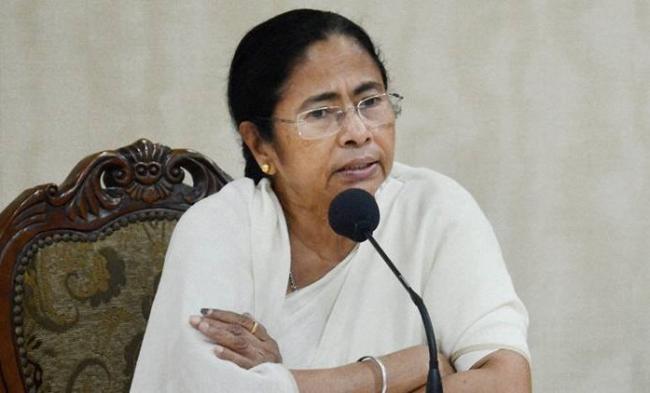 Assam organisations burn Mamata Banerjee's effigy