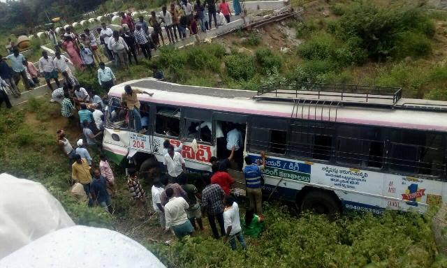 Telangana bus mishap leaves 54 dead, President Kovind, PM Modi mourn