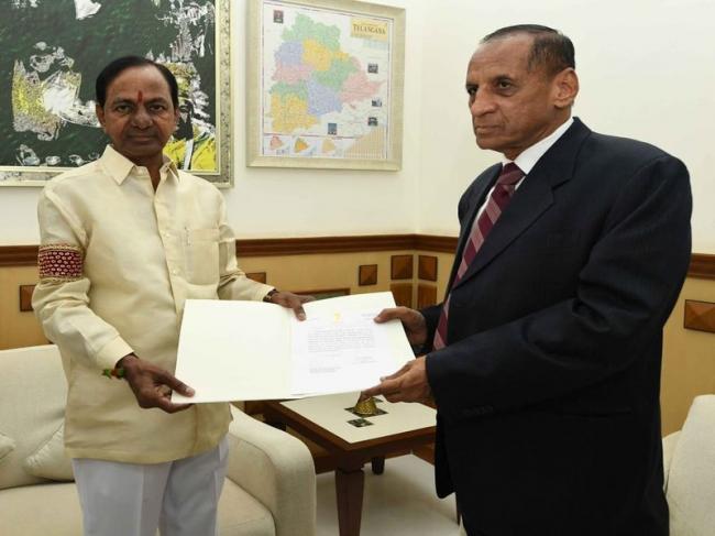 KCR with Governor (Image: twitter.com/trspartyonline)