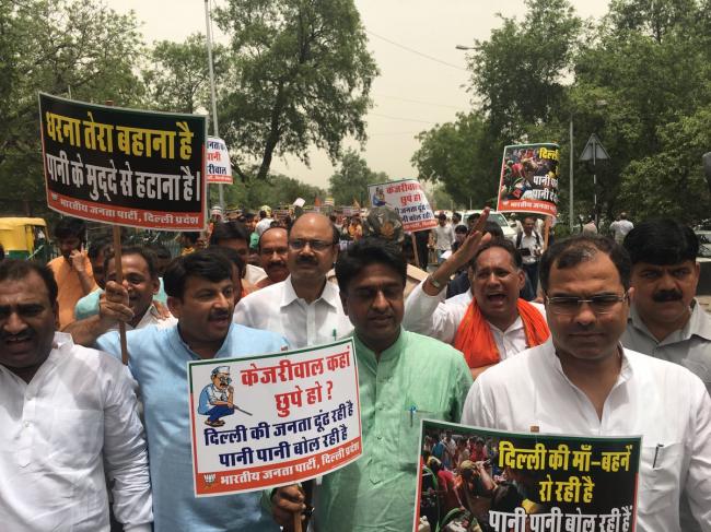 Delhi: BJP counters Delhi Ministers by resorting to sit-in at state secretariat