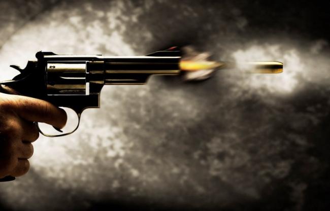 Robbers loot Rs. 3.2 lakh from Delhi bank, shot dead cashier