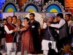 Congress leaders Sonia Gandhi, Manmohan Singh attend Dusshera celebrations