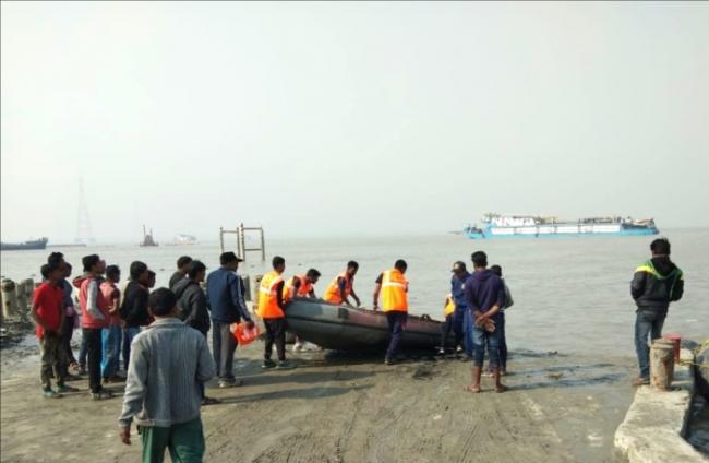 Indian Navy diving team at Ganga Sagar for rescue and relief operations