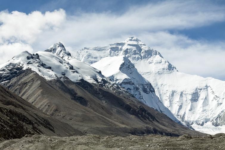 Nepal: Two Indian climbers die on Everest, Makalu