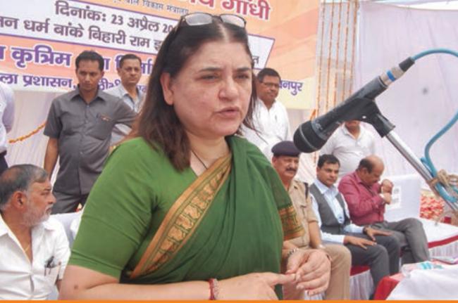 Maneka Gandhi caught on camera referring to Muslim voters in her speech in Sultanpur