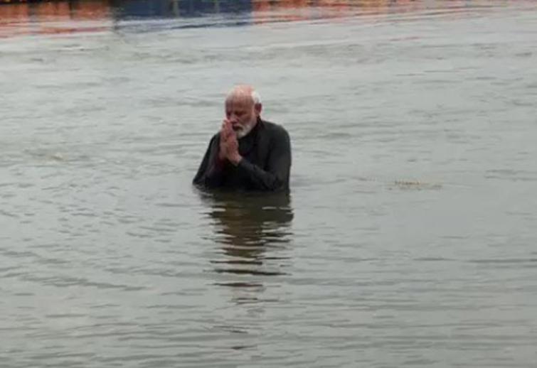 Prayagraj: PM Narendra Modi takes holy dip in Triveni Sangam 