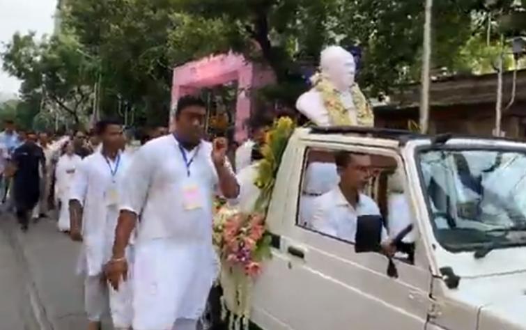 Statue vandalisation: Mamata Banerjee unveils new bust of Ishwar Chandra Vidyasagar 