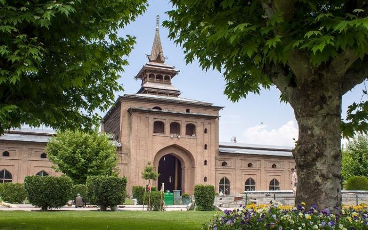 After one-day closure, Jamia Masjid in Srinagar reopens