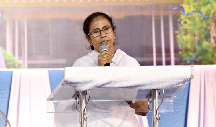 Mamata Banerjee gives personal Rs. 1 lakh to Kolkata Press Club on Platinum Jubilee celebration