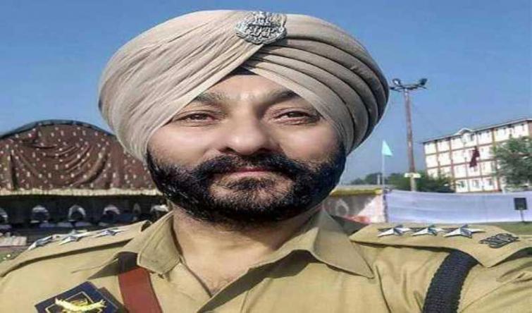 NIA raids residence of suspended DSP Davinder Singh in Srinagar, seizes vehicle