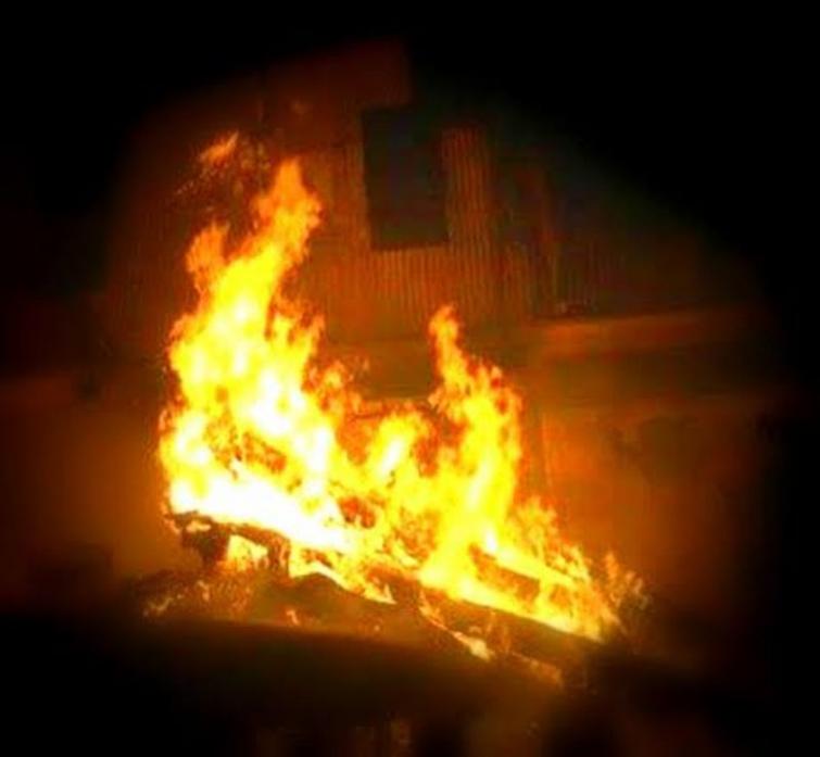 Uttar Pradesh: Fire in engine of Frontier Mail in Saharanpur