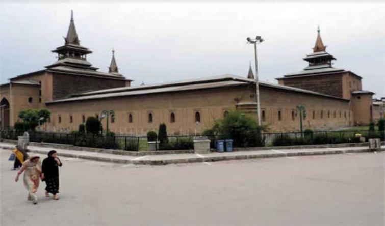 COVID-19: Prayers in mosques, shrines remain suspended in Kashmir