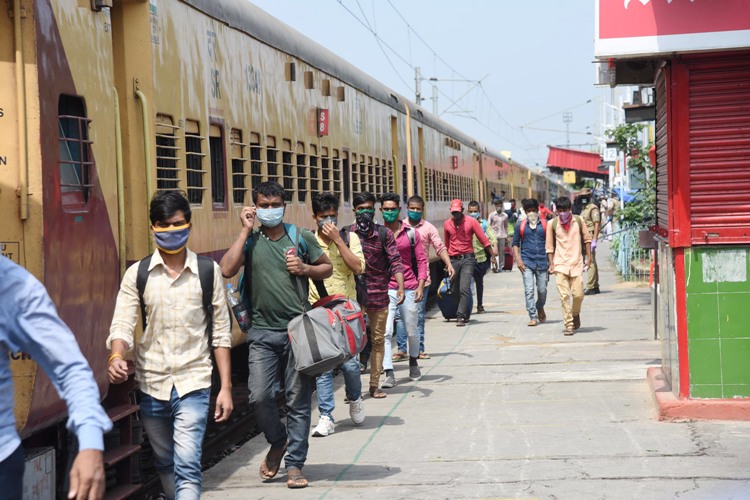 Special train ferrying Manipur people from Vadodara reached Jiribam