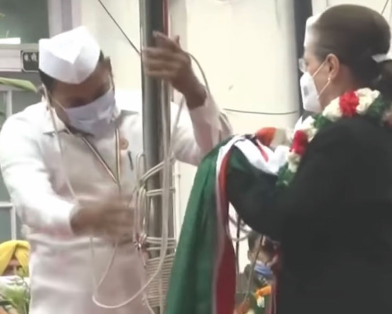 Congress flag falls while being unfurled on foundation day