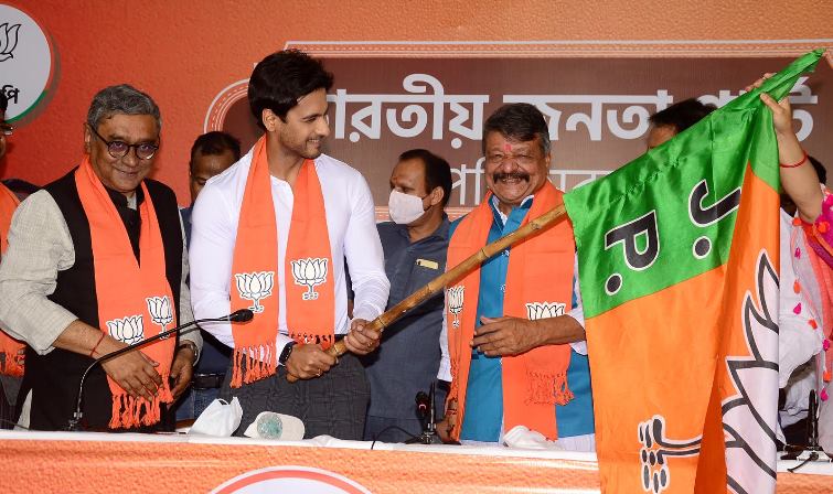 Bengal: Bengali actor Yash Dasgupta joins BJP