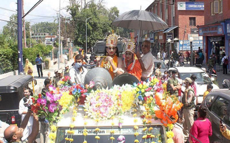 Jammu and Kashmir: Janmashtami procession taken out in Srinagar after 2 years